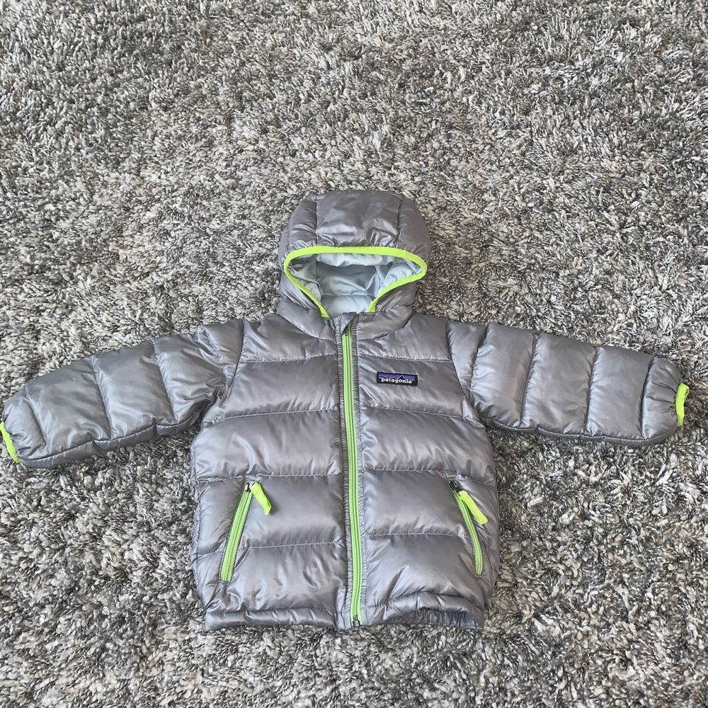 Patagonia Hi-Loft Down Hooded Jacket size 6-12 mo